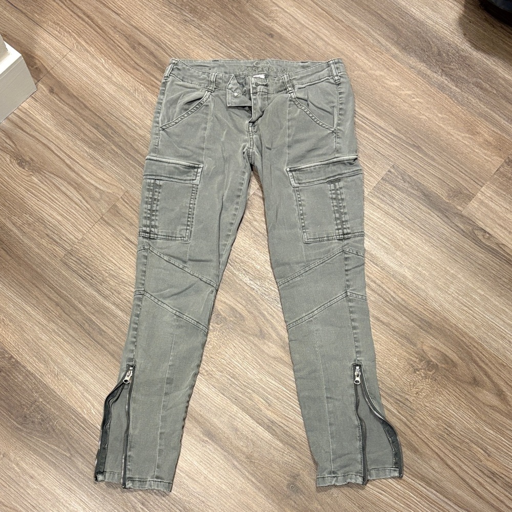 Almost Famous Gray Skinny Jeans with Zipper Detail